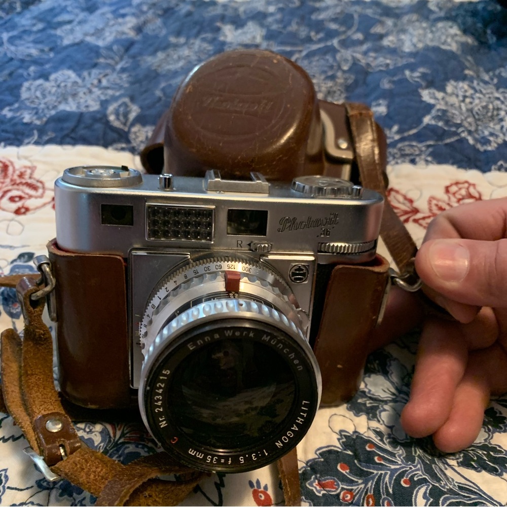 Photo Vil Antique Camera with Original leather case